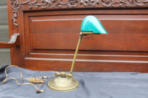 Lampe de bureau emeralite antique