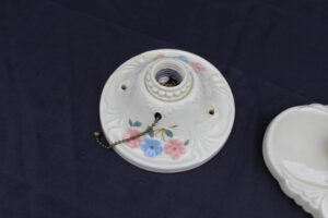 plafonnier ancien en porcelaine art déco