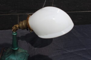 ancienne lampe de bureau de travail